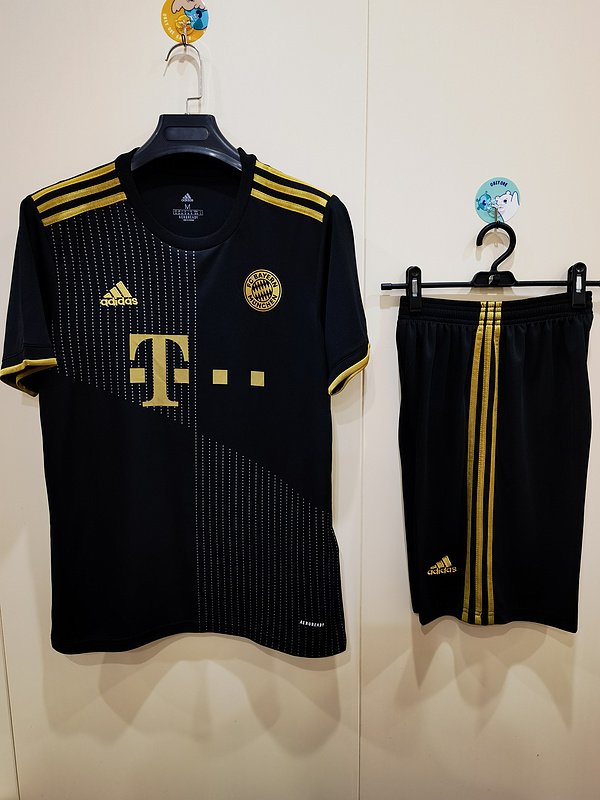 21-22 Bayern away 21-22 Bayern away