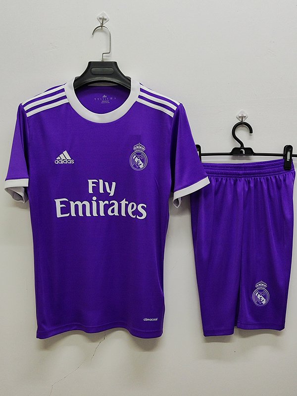 16-17 Real Madrid away