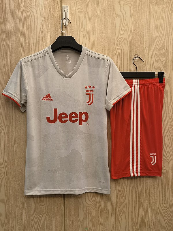 19-20 Juventus away