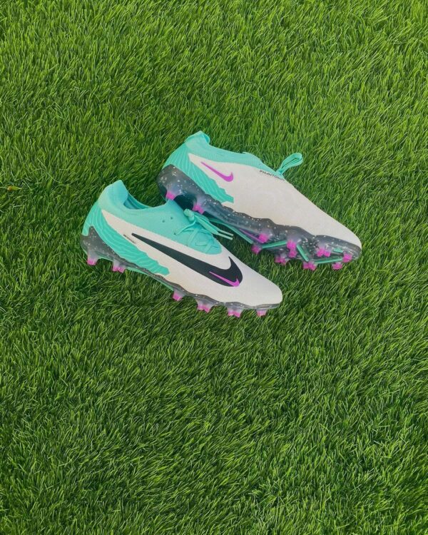 NIKE BOOTS