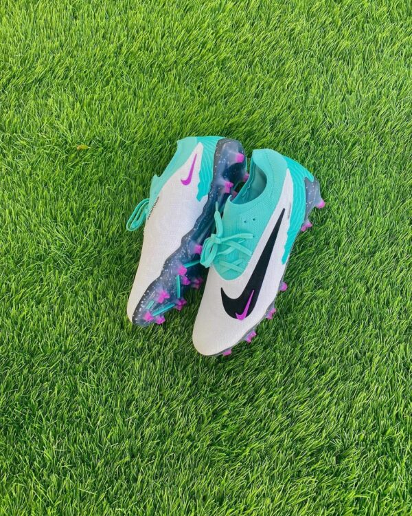 NIKE BOOTS