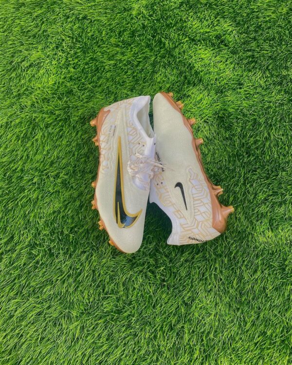 NIKE BOOTS