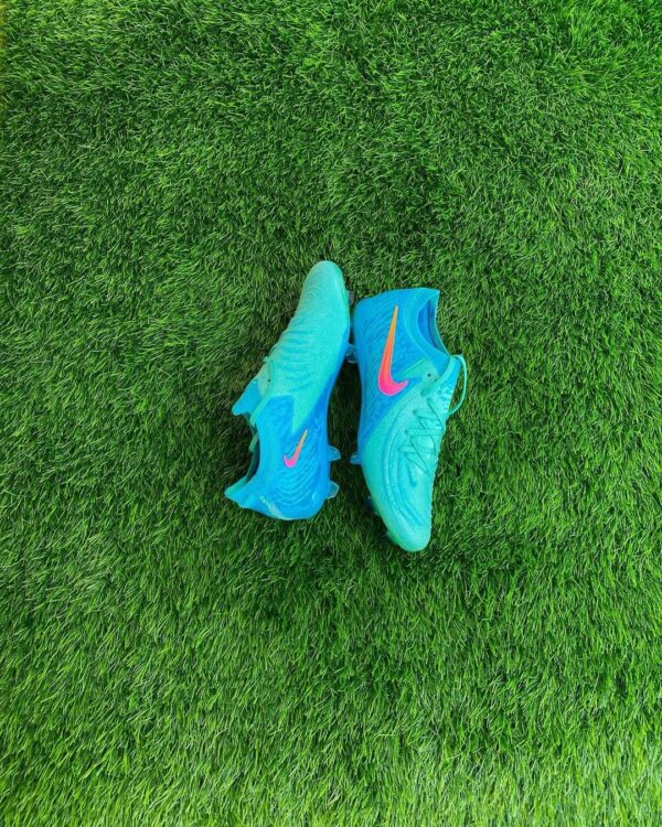 NIKE BOOTS