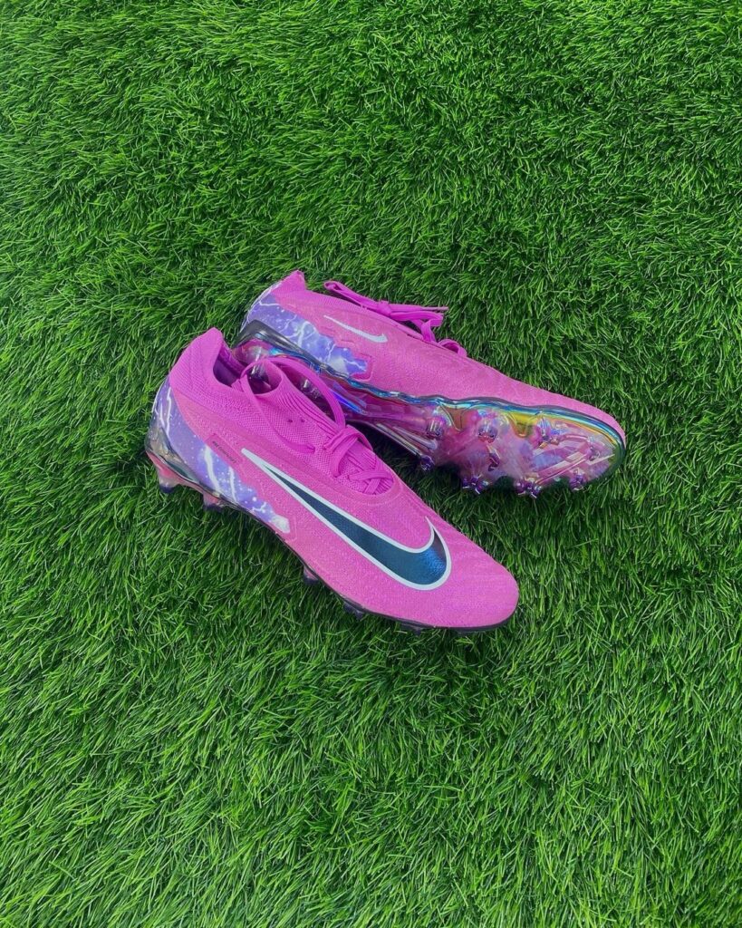NIKE BOOTS