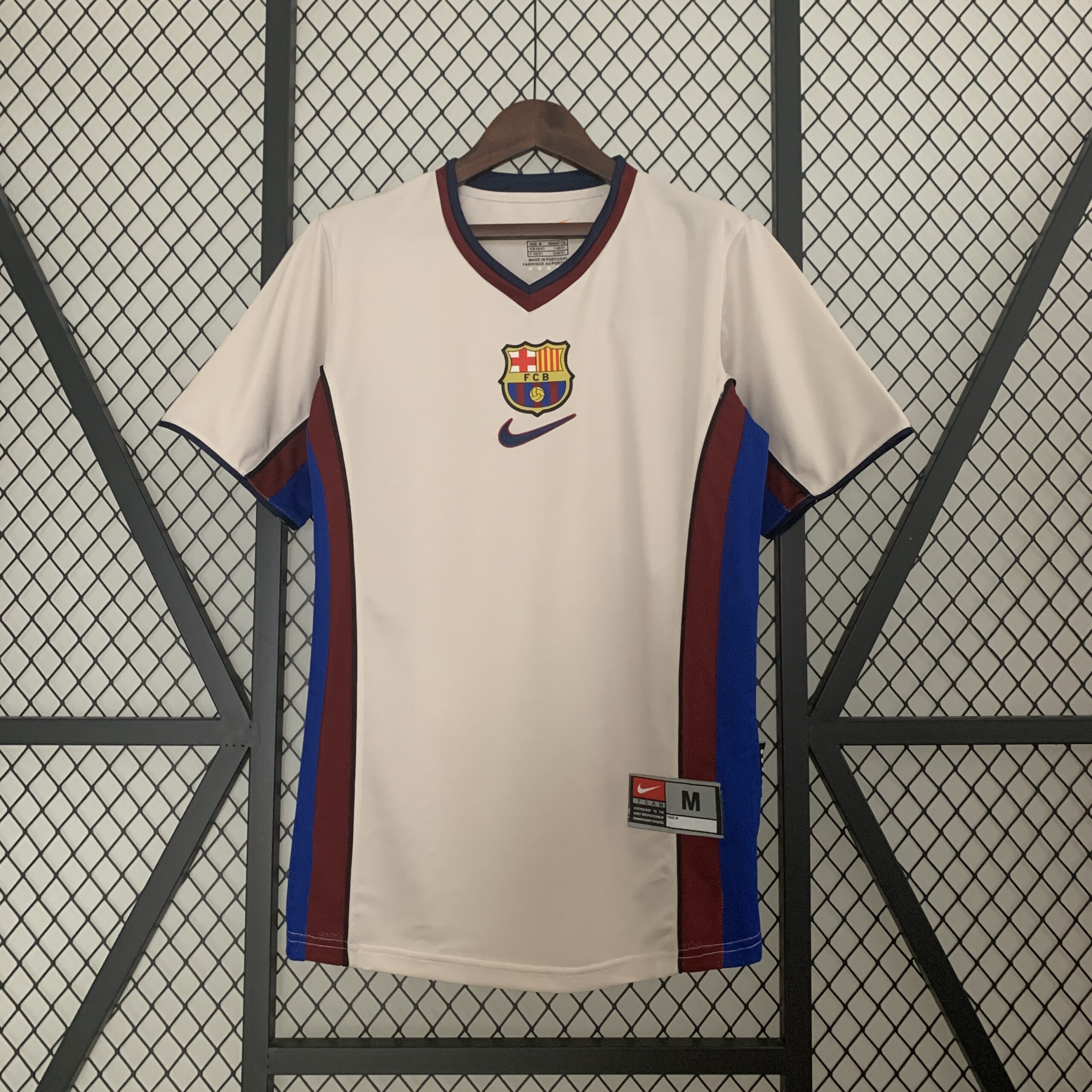 Barcelona 98-99 Away