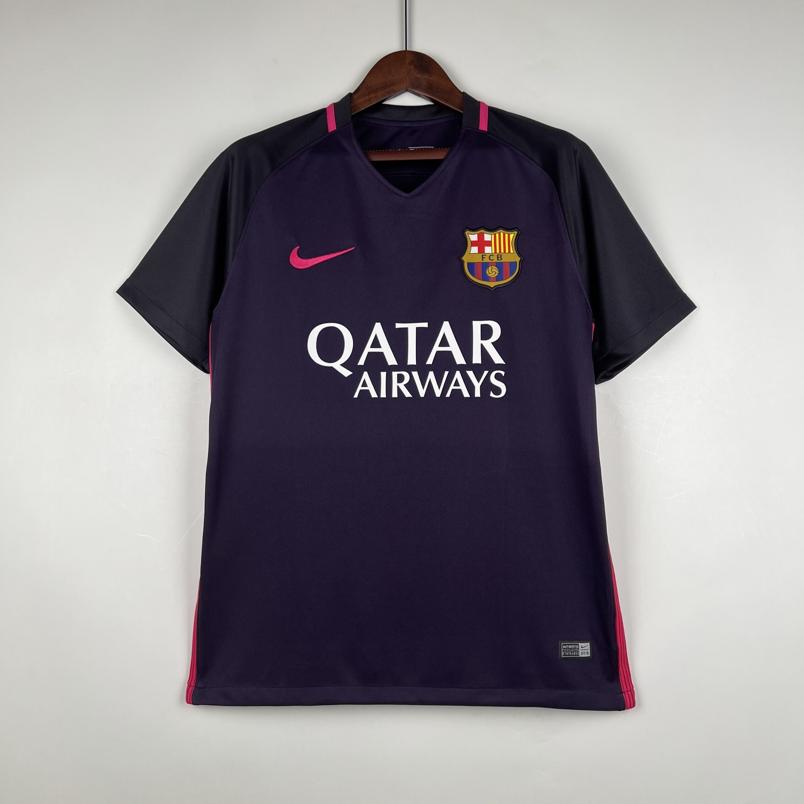 Barcelona 16-17 Away