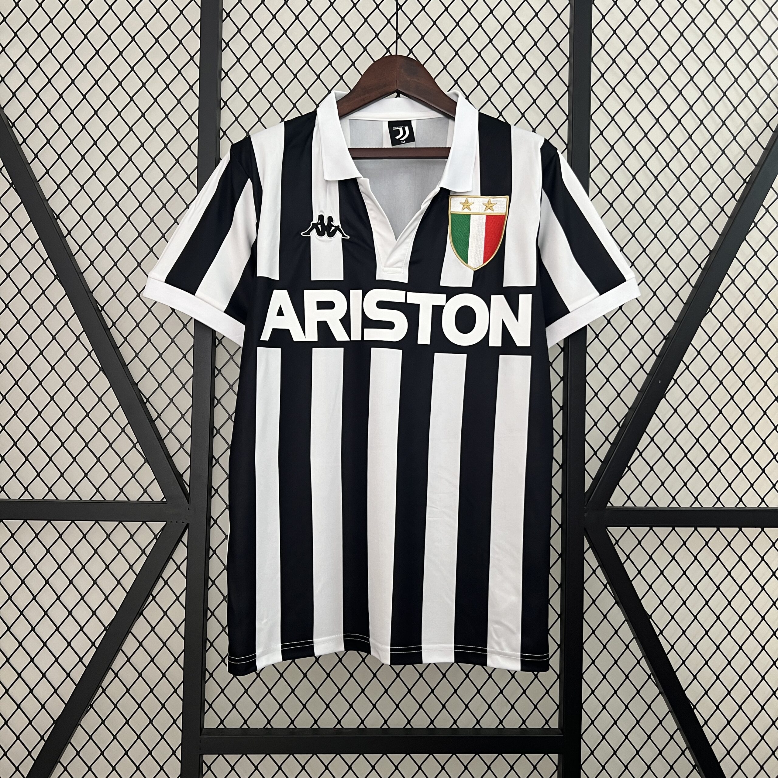 Juventus 84-85 home Juventus 84-85 home