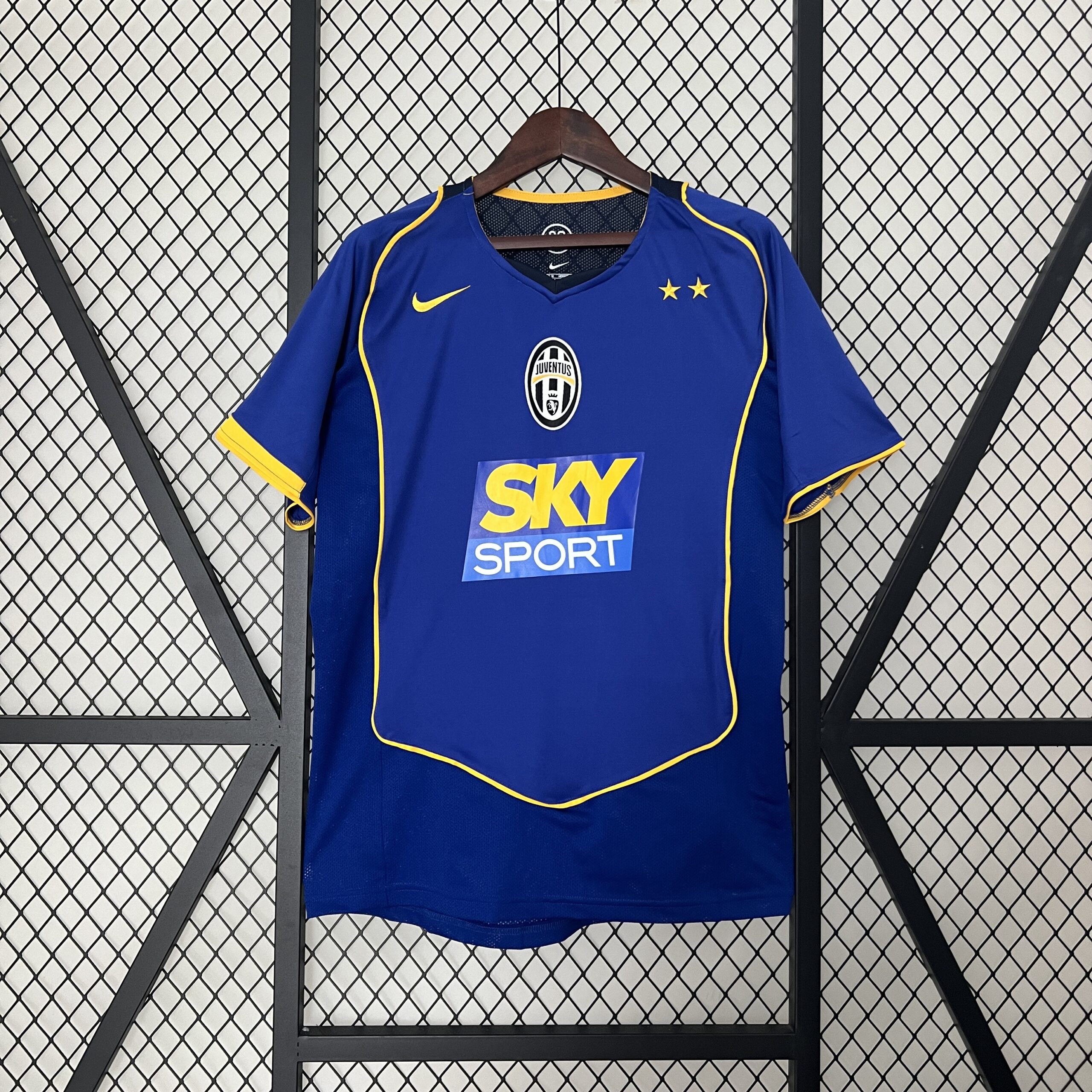 Juventus 04-05 Away
