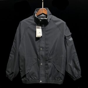 P45 Windbreaker TNF black