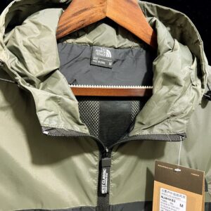 P30 Windbreaker TNF green+black
