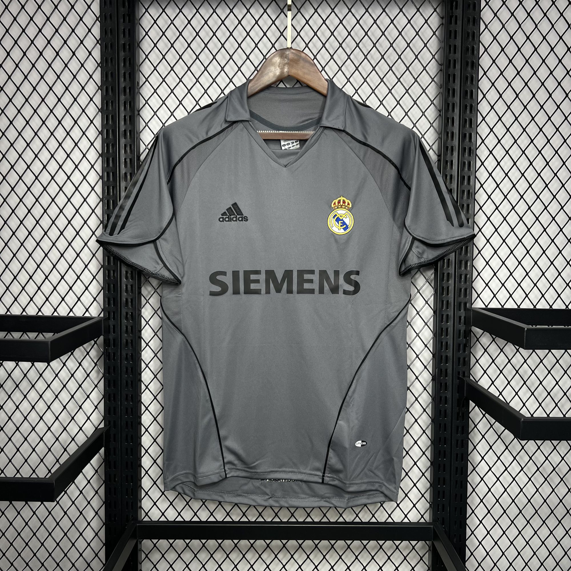 Real Madrid 2005-06 Third Away Retro Jersey