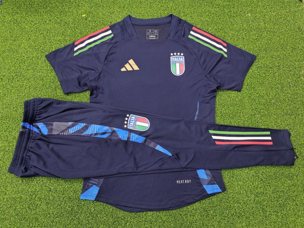 player version 24-25 Italy blue training set