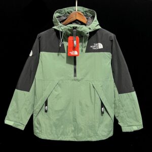 P30 Windbreaker TNF Green
