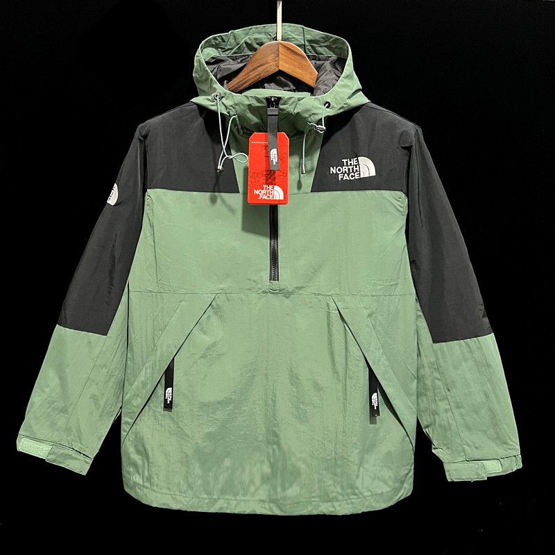 P30 Windbreaker TNF Green