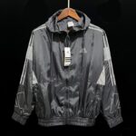 P30 windbreaker Adidas Black