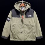 P30 Windbreaker TNF green