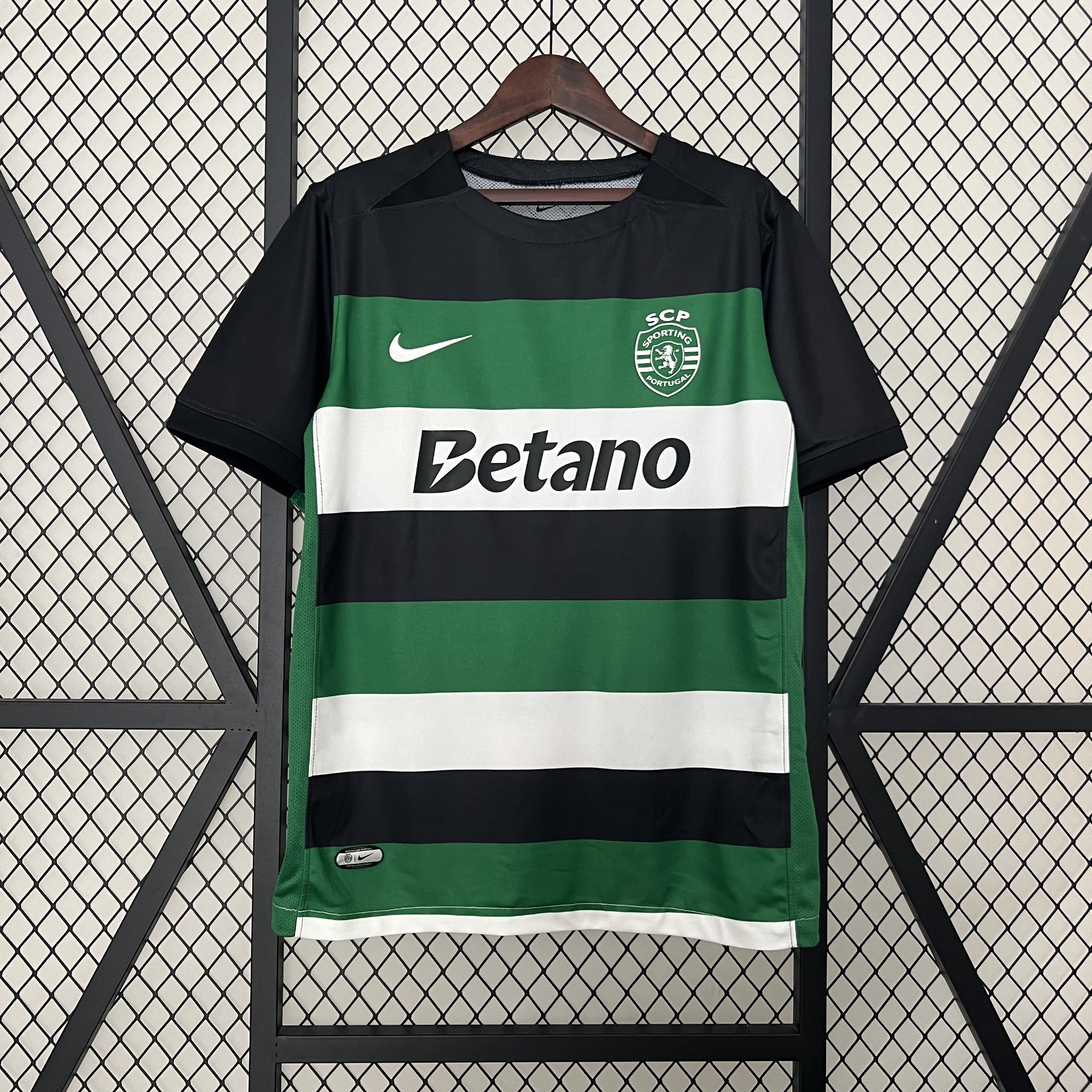24-25 Sporting Lisbon home