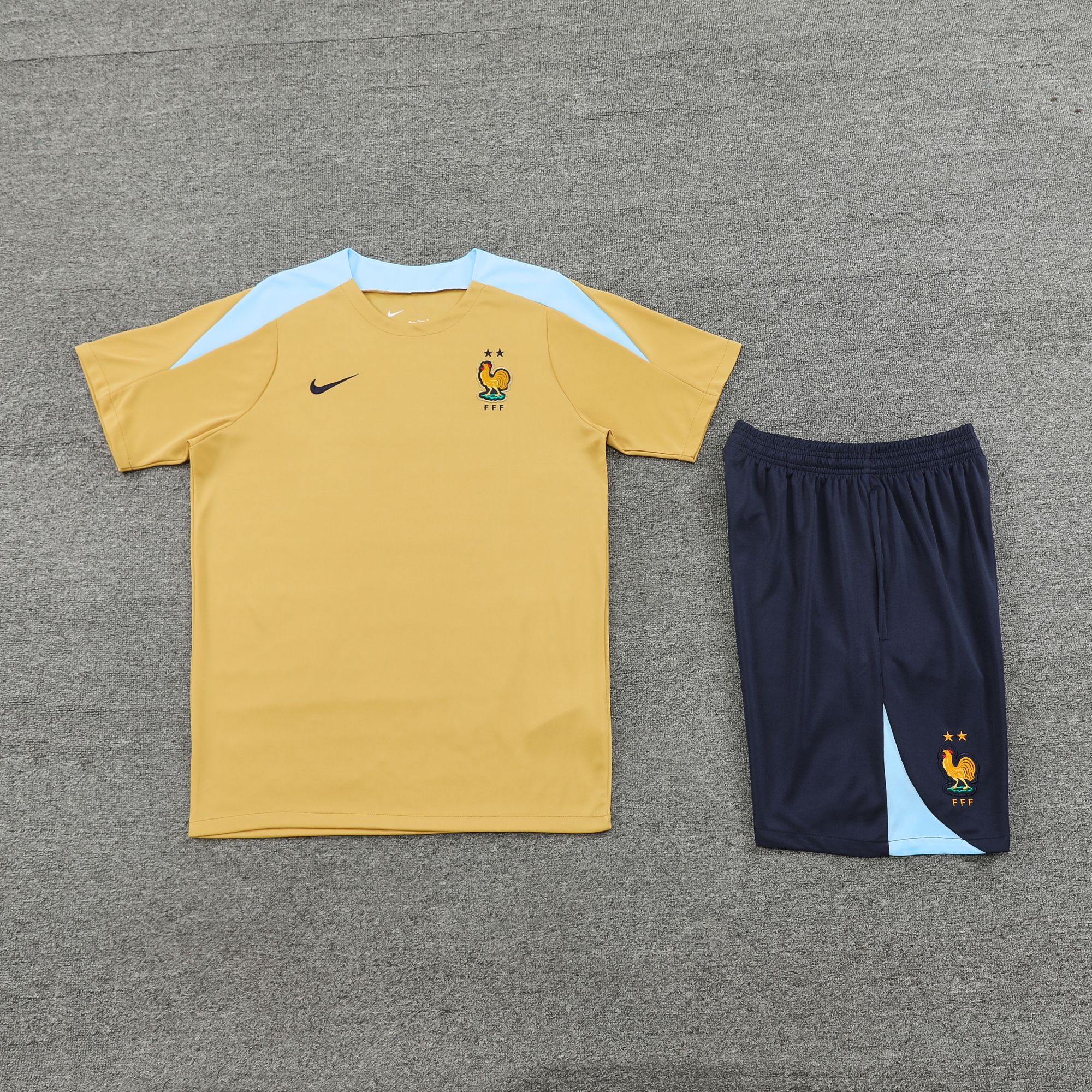 24-25 France biege training set 24-25 France biege training set