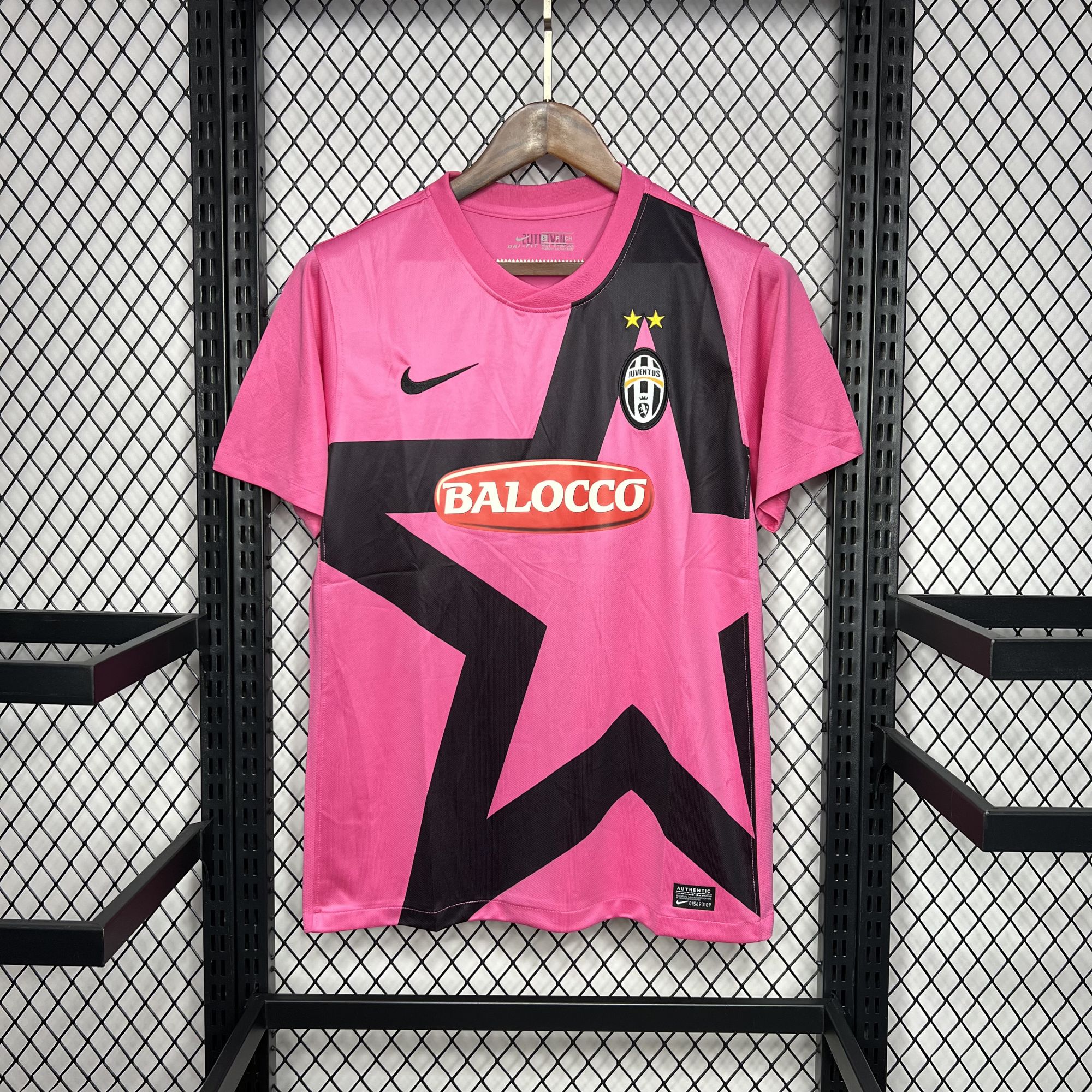Juventus 2011-12 Away Retro Jersey Juventus 2011-12 Away Retro Jersey