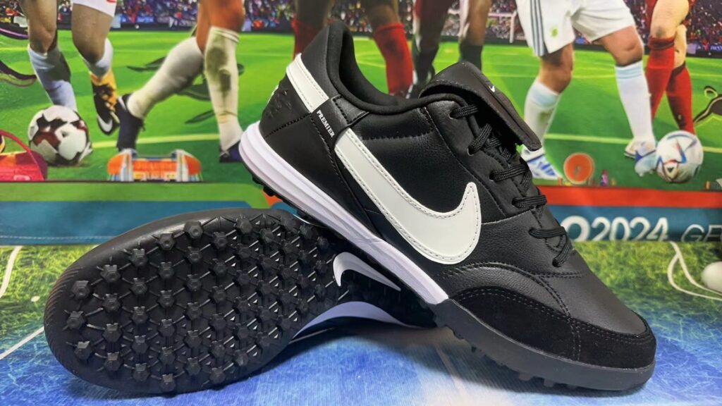 NIKE BOOTS