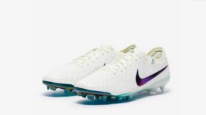 NIKE BOOTS