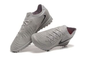 NIKE BOOTS