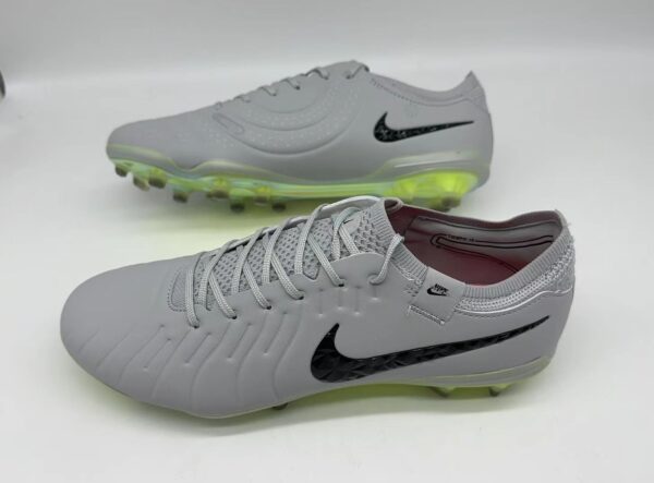 NIKE BOOTS