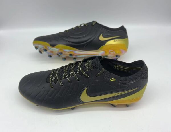 NIKE BOOTS