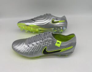 NIKE BOOTS