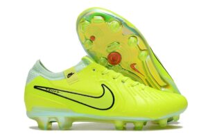 NIKE BOOTS