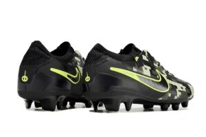 NIKE BOOTS