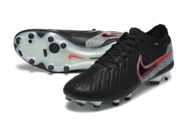 NIKE BOOTS