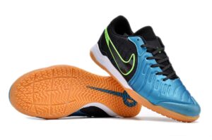 NIKE BOOTS