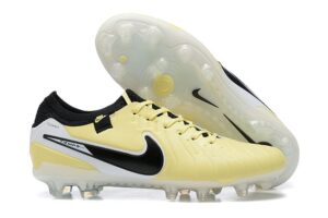 NIKE BOOTS