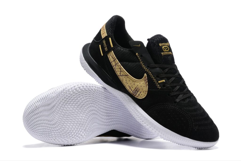 NIKE BOOTS