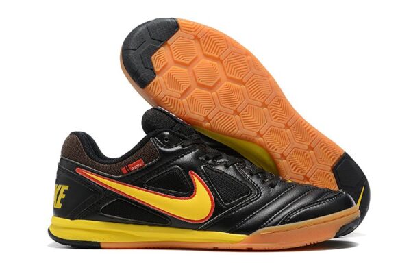 NIKE BOOTS