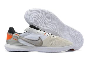 NIKE BOOTS