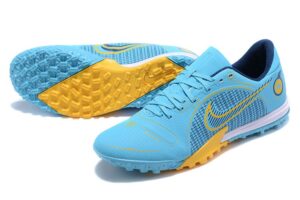 NIKE BOOTS