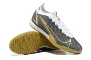 NIKE BOOTS