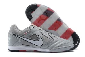 NIKE BOOTS