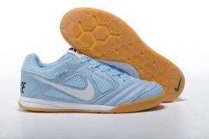 NIKE BOOTS