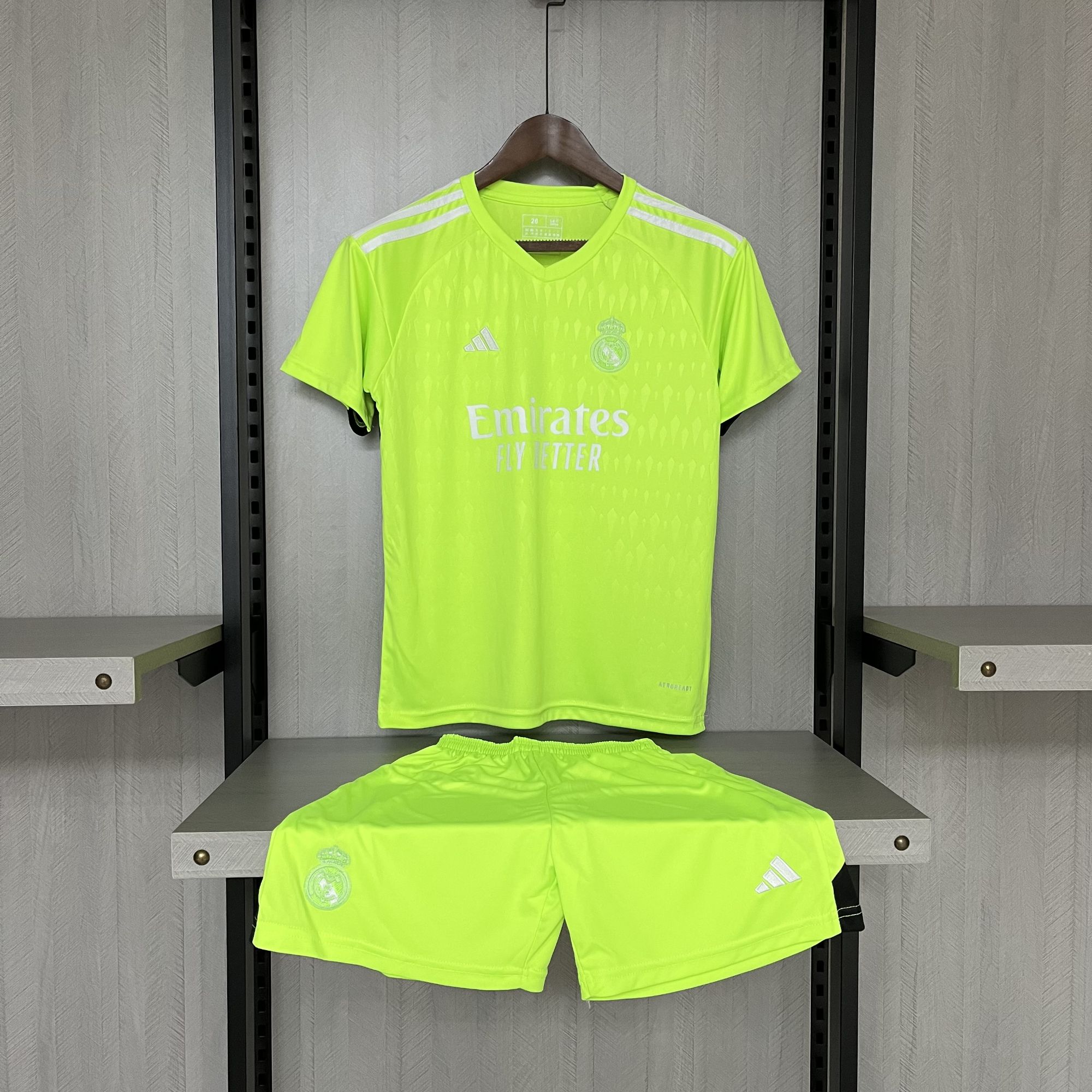 2023-2024 KIDS REAL MADRID GOALKEEPER GREEN JERSEY 2023-2024 KIDS REAL MADRID GOALKEEPER GREEN JERSEY