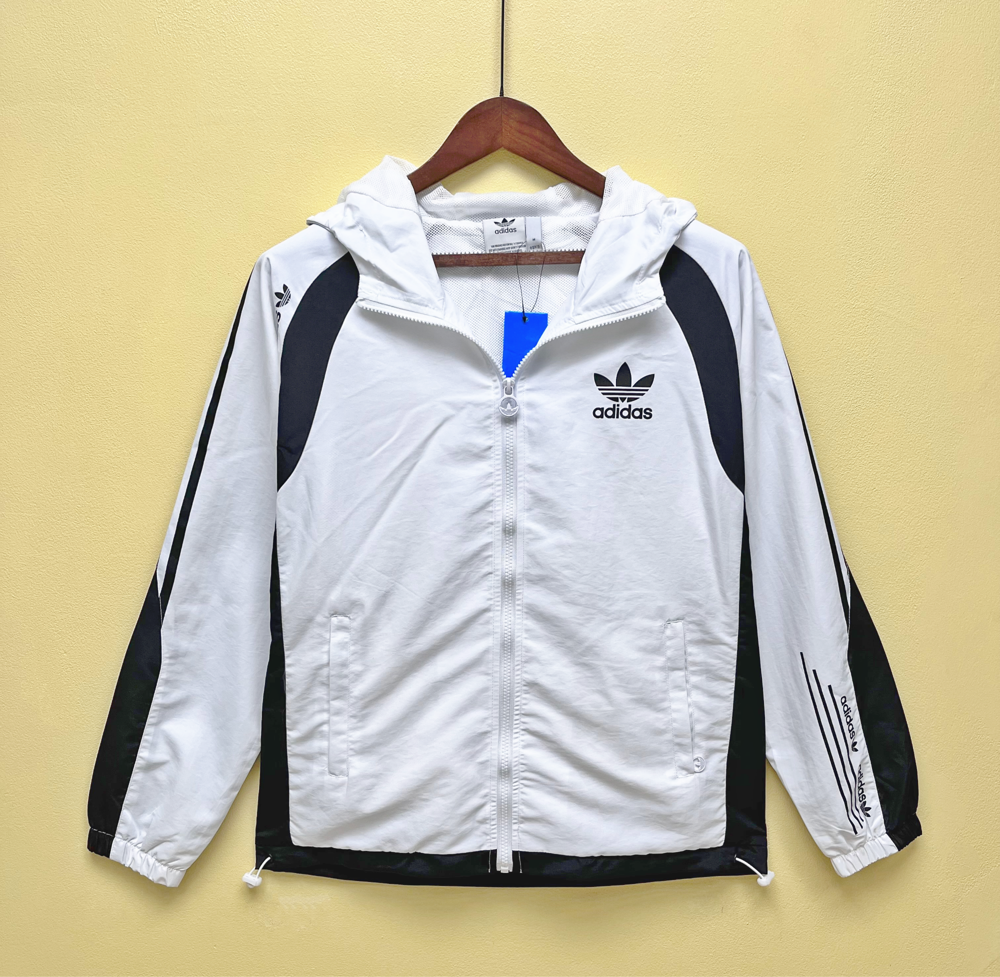 2023-24 TRENCH COAT COM CAPUZ ADIDAS PRETO E BRANCO 2023-24 TRENCH COAT COM CAPUZ ADIDAS PRETO E BRANCO