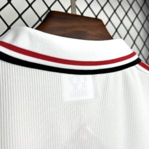 Manchester United 1998-99 White Retro Jersey - Image 2