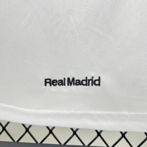Real Madrid 2005-06 Home Retro Jersey - Image 2