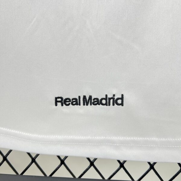 Real Madrid 2005-06 Home Retro Jersey - Image 2