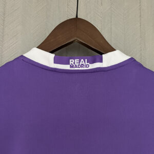 Retro 2016-17 Real Madrid away - Image 3