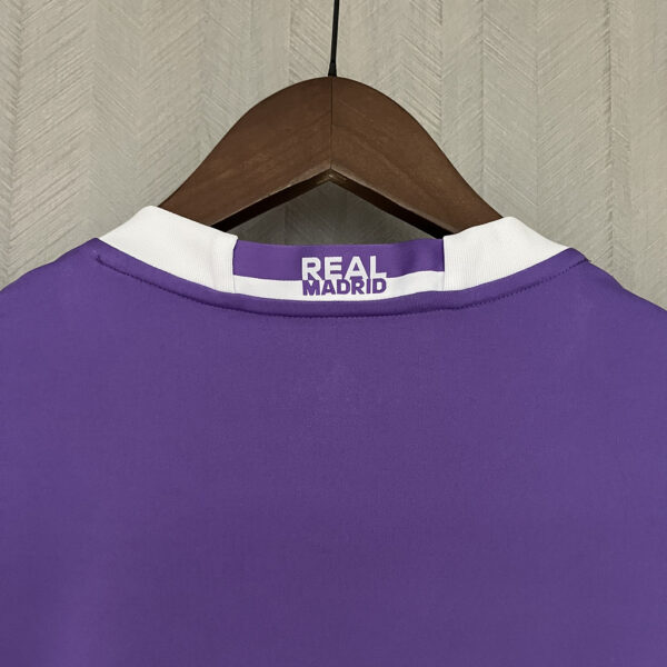 Retro 2016-17 Real Madrid away - Image 3