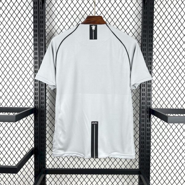 Manchester United 2007-08 Grey Goalkeeper Retro Jersey - Image 2