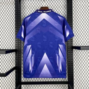 Real Madrid 1996-97 Away Retro Jersey - Image 3